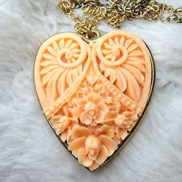 Filigree Pink Stone and Rose Gold Heart Necklace! - Picture 3 of 6